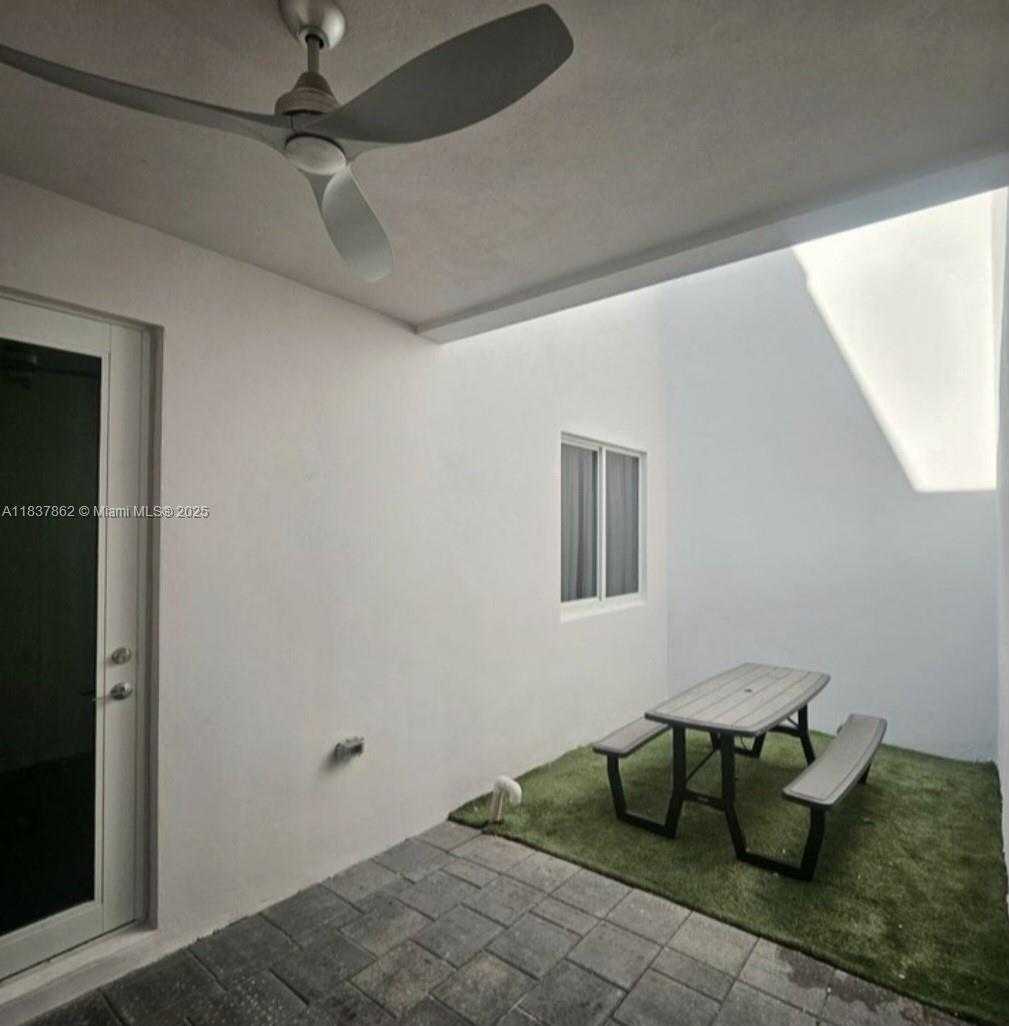 Small Image of 10440 NORTH WEST 67TH ST #10440, Doral Number 14