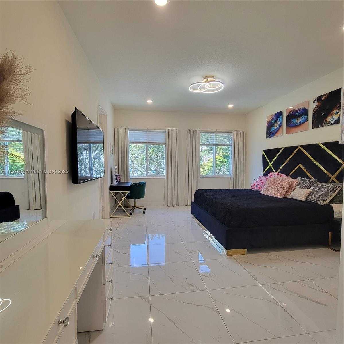 Small Image of 10440 NORTH WEST 67TH ST #10440, Doral Number 18