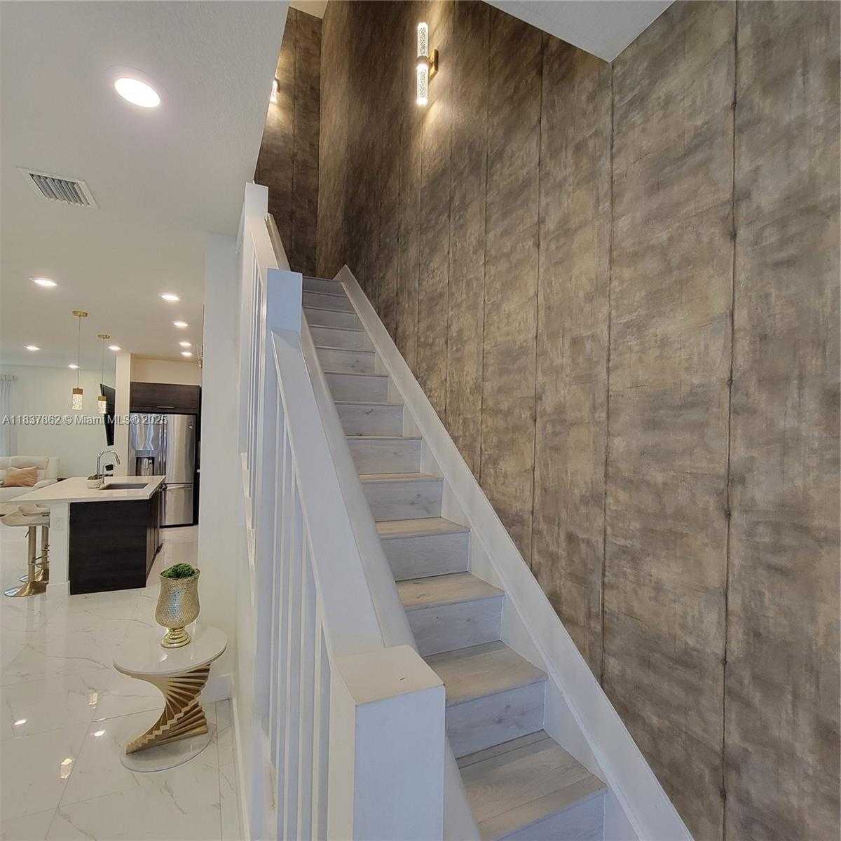 Small Image of 10440 NORTH WEST 67TH ST #10440, Doral Number 3