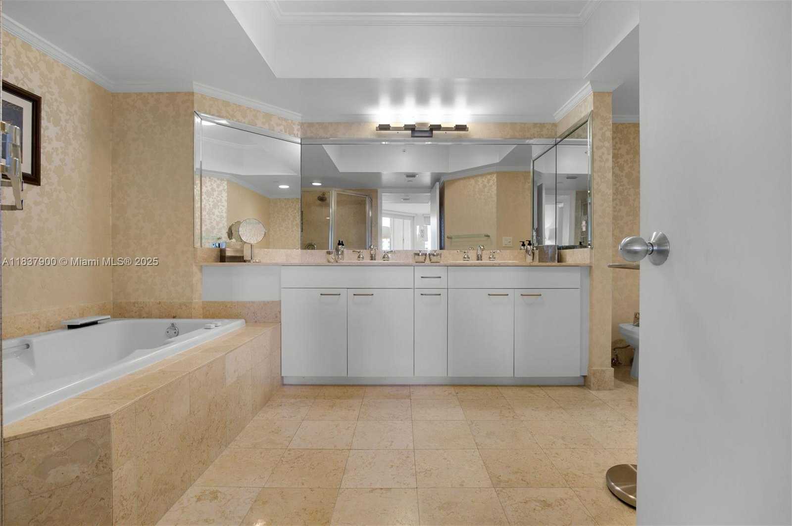 Small Image of 21055 YACHT CLUB DR #1504, Aventura Number 15