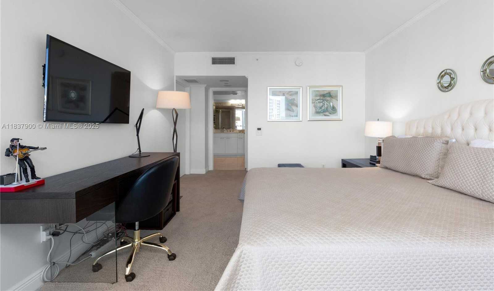 Small Image of 21055 YACHT CLUB DR #1504, Aventura Number 19