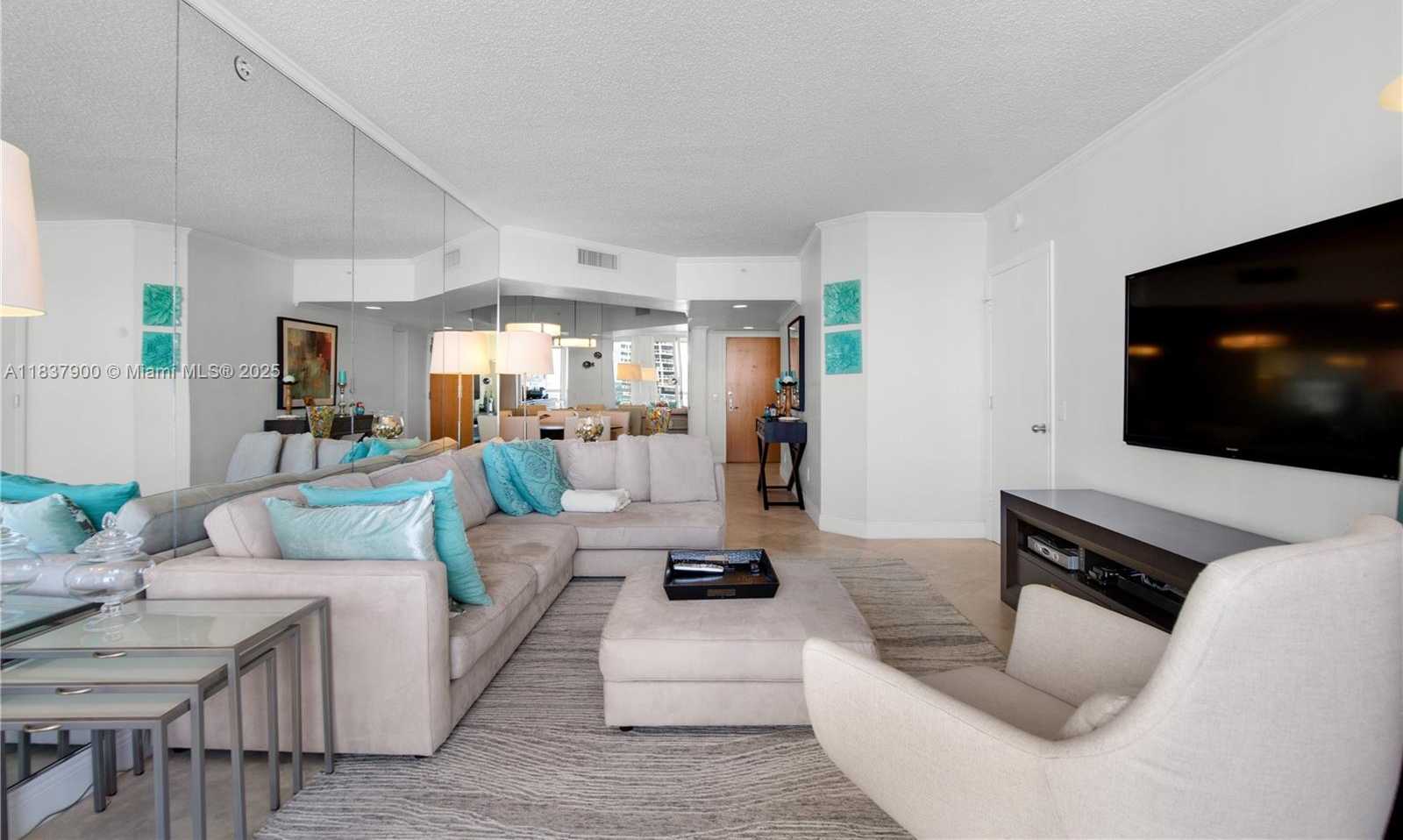 Small Image of 21055 YACHT CLUB DR #1504, Aventura Number 3