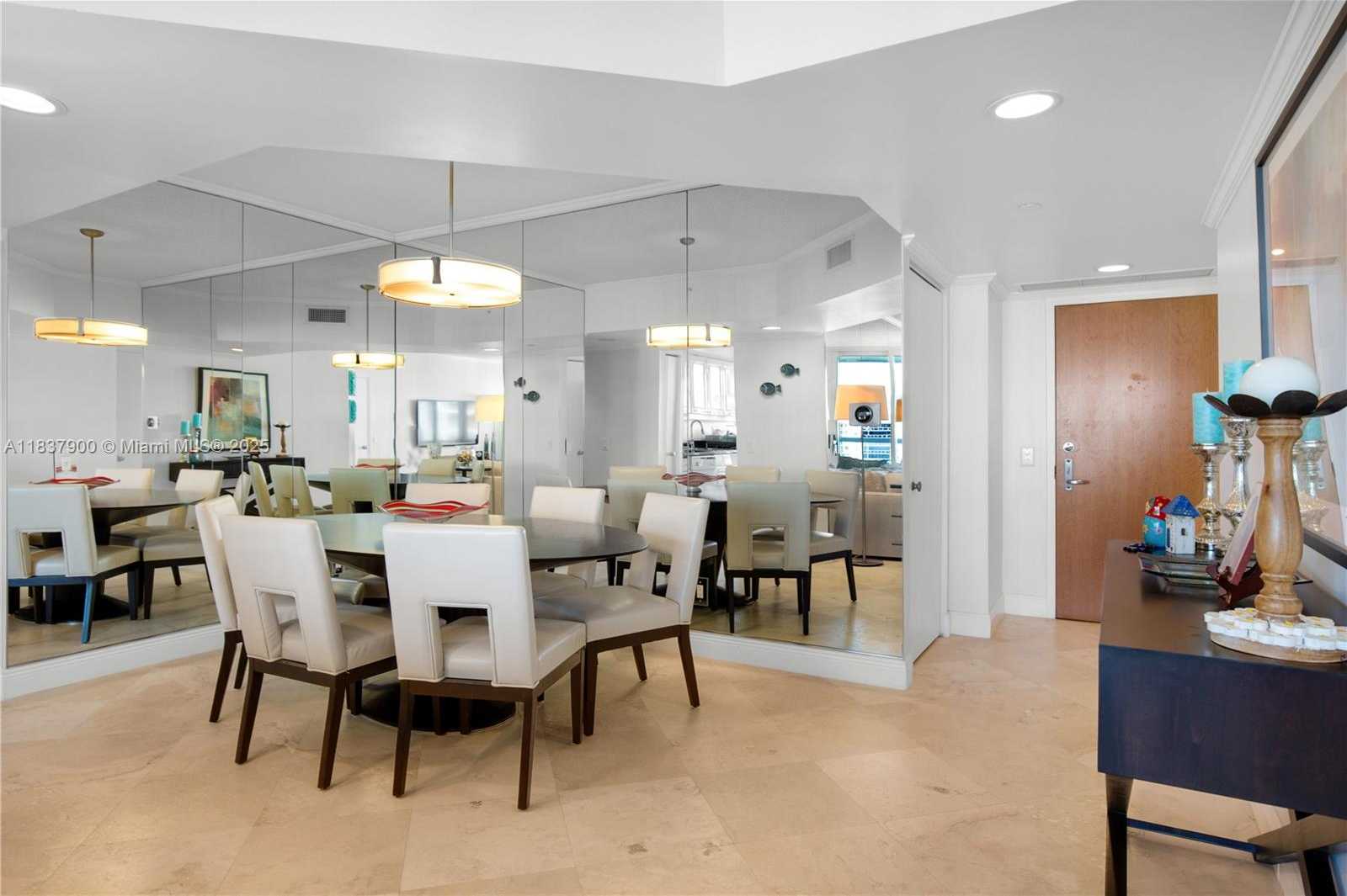 Small Image of 21055 YACHT CLUB DR #1504, Aventura Number 4