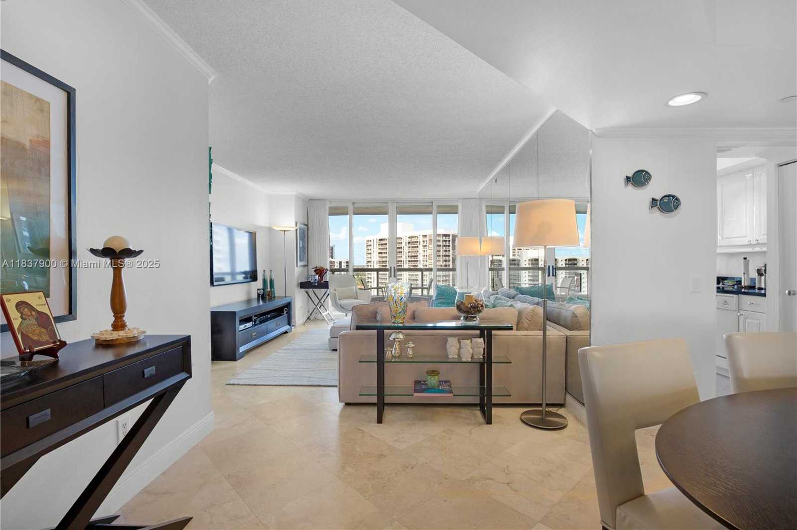 Small Image of 21055 YACHT CLUB DR #1504, Aventura Number 6