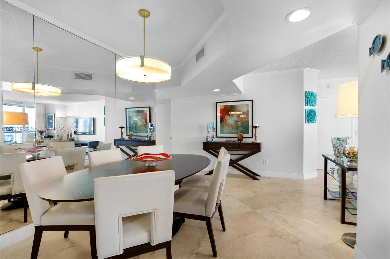 Small Image of 21055 YACHT CLUB DR #1504, Aventura Number 7