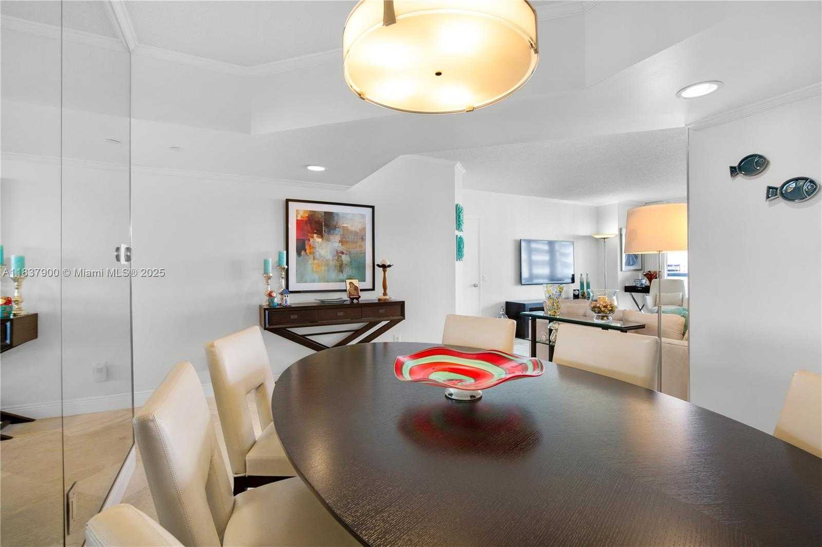 Small Image of 21055 YACHT CLUB DR #1504, Aventura Number 8
