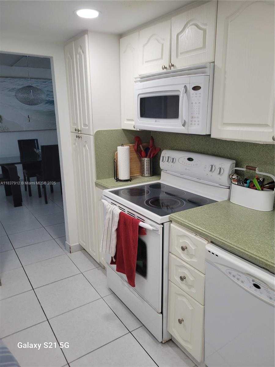 Small Image of 1849 SOUTH OCEAN DR #1407, Hallandale Beach Number 3