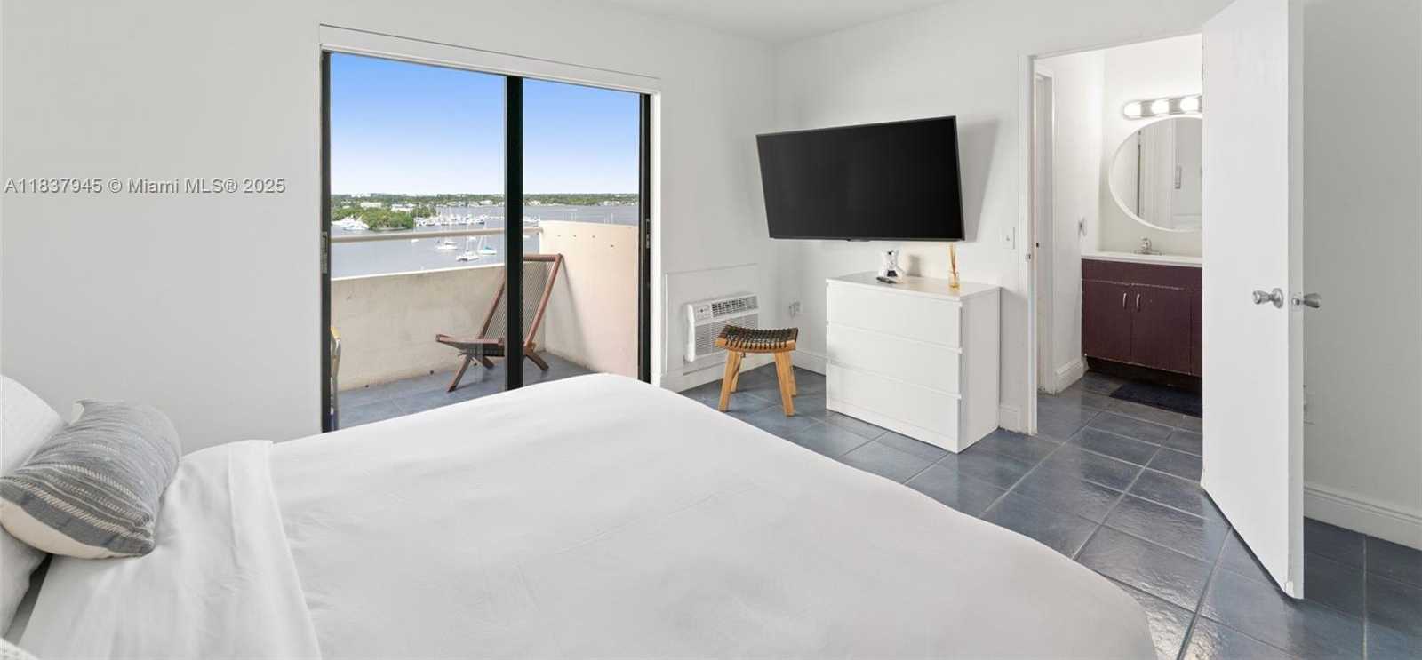 Small Image of 7904 WEST DR #901, North Bay Village Number 14