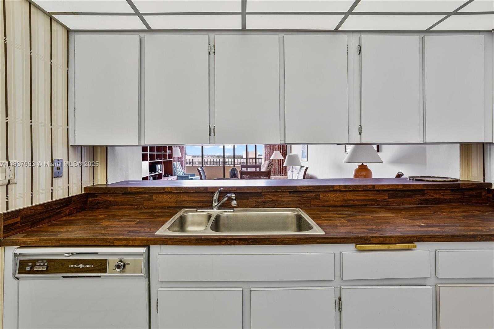 Small Image of Key Biscayne Number 11