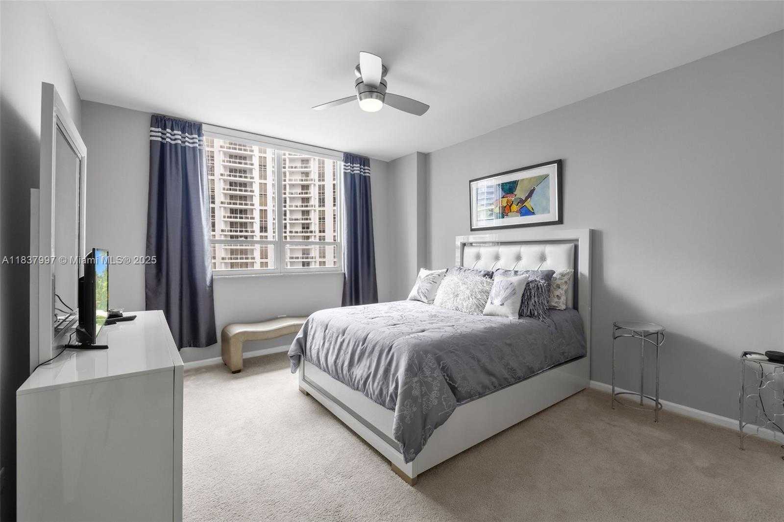 Small Image of 801 BRICKELL KEY BLVD #2006, Miami Number 13