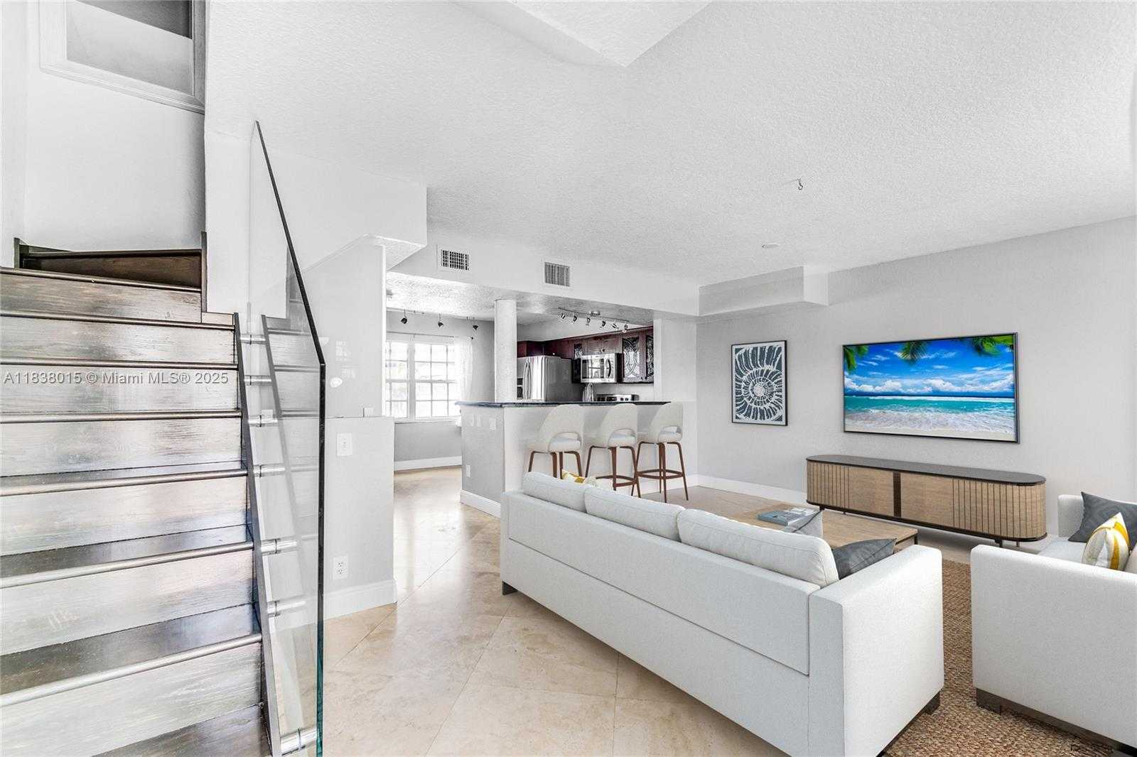 Small Image of 349 VIRGINIA ST, Hollywood Number 3