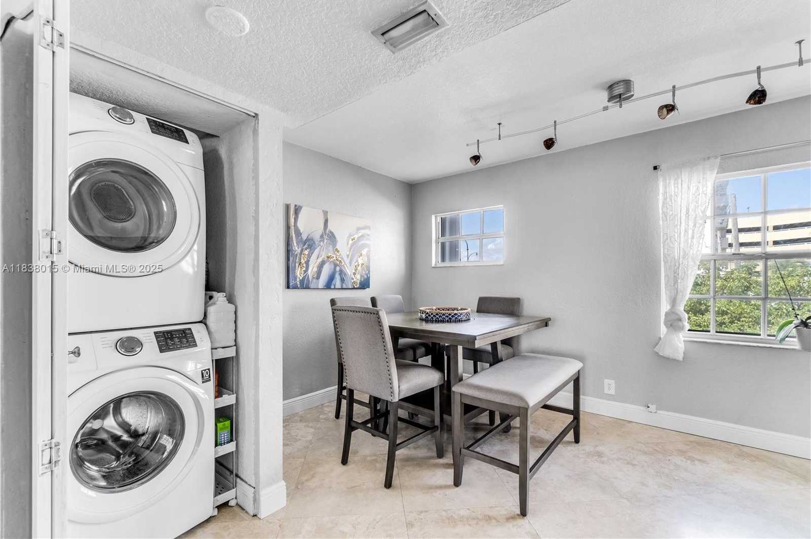 Small Image of 349 VIRGINIA ST, Hollywood Number 7