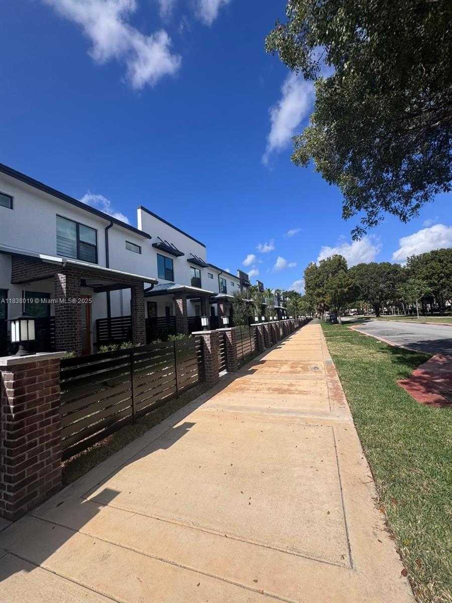 Small Image of 750 NORTH WEST 82ND TER, Plantation Number 11