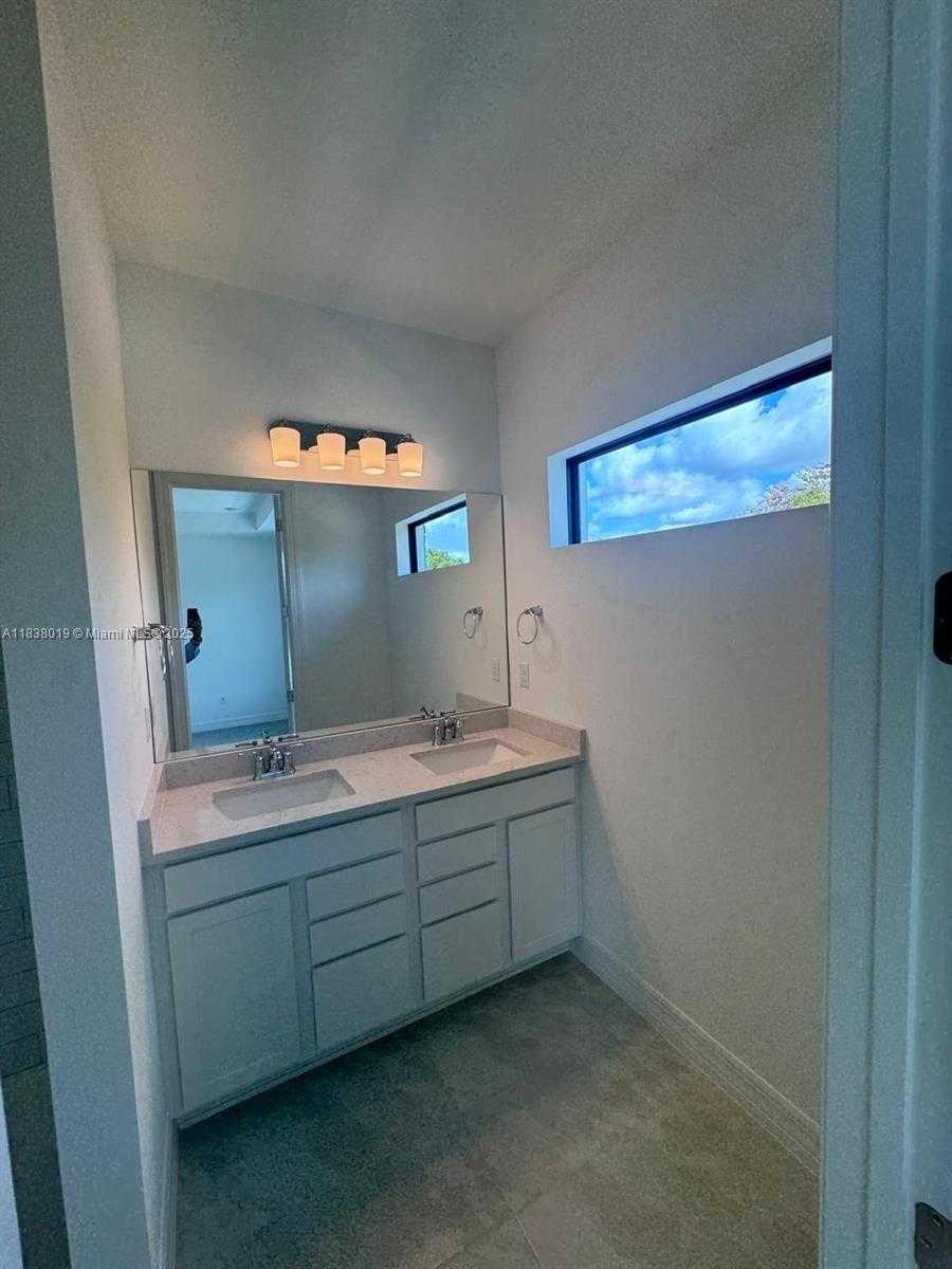 Small Image of 750 NORTH WEST 82ND TER, Plantation Number 25