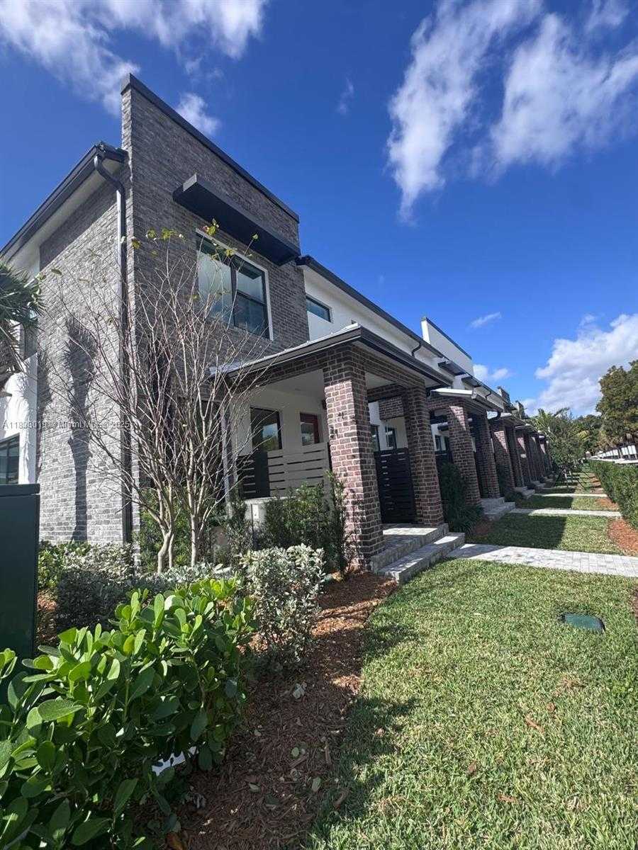 Small Image of 750 NORTH WEST 82ND TER, Plantation Number 3