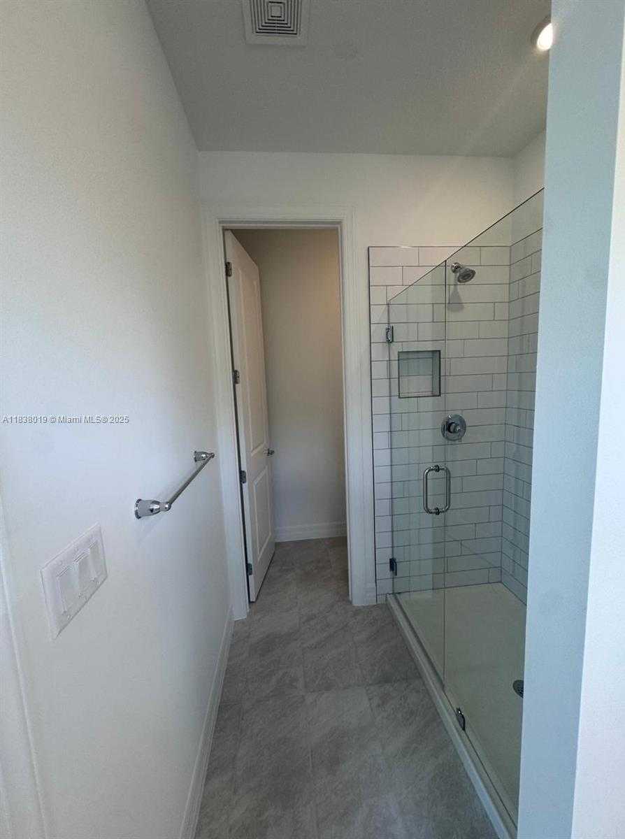 Small Image of 750 NORTH WEST 82ND TER, Plantation Number 4