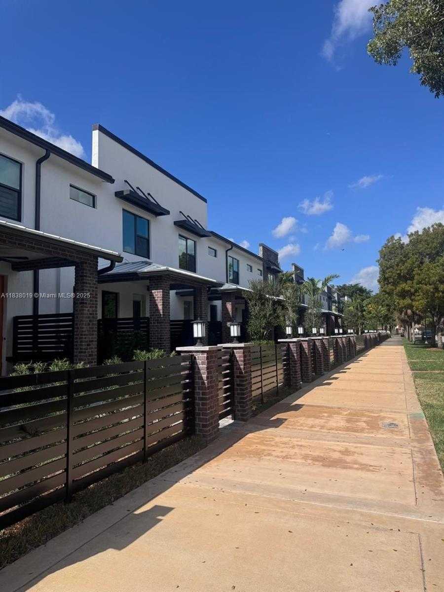 Small Image of 750 NORTH WEST 82ND TER, Plantation Number 6
