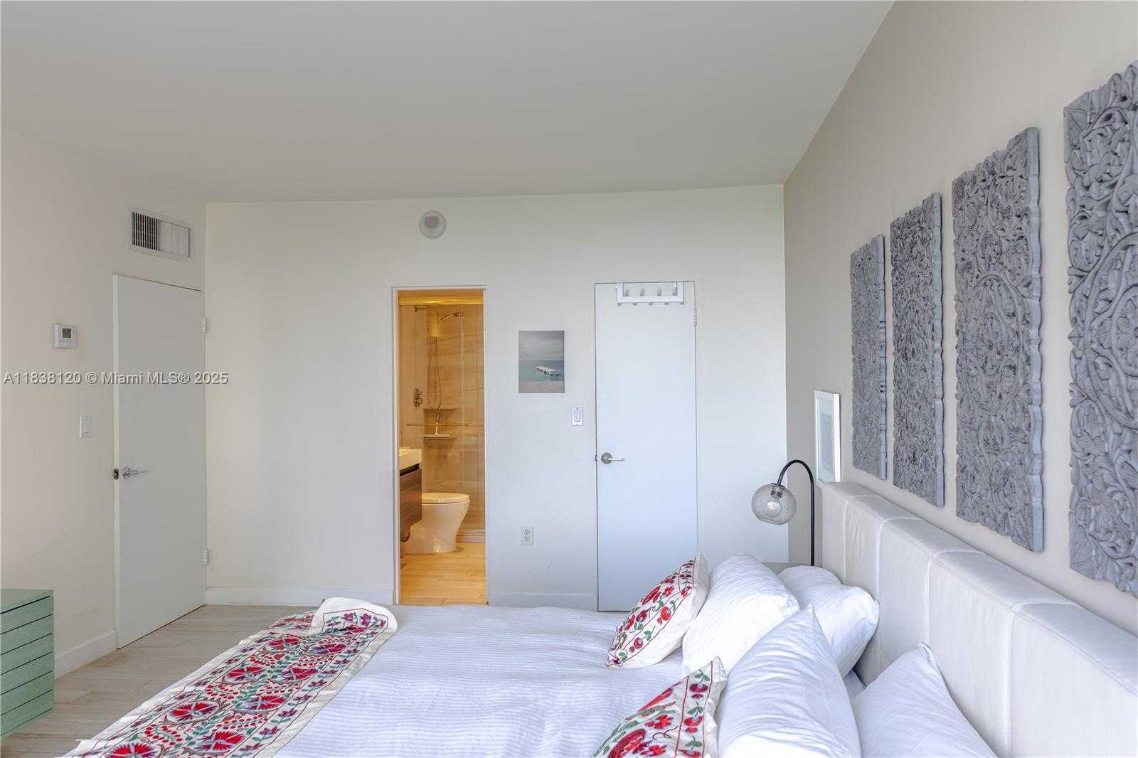 Small Image of 10275 COLLINS AVE #634, Bal Harbour Number 24