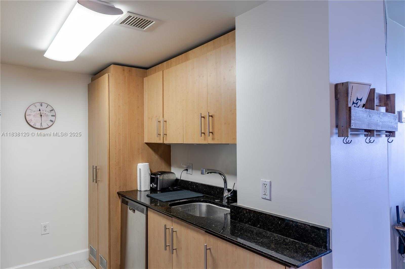 Small Image of 10275 COLLINS AVE #634, Bal Harbour Number 7