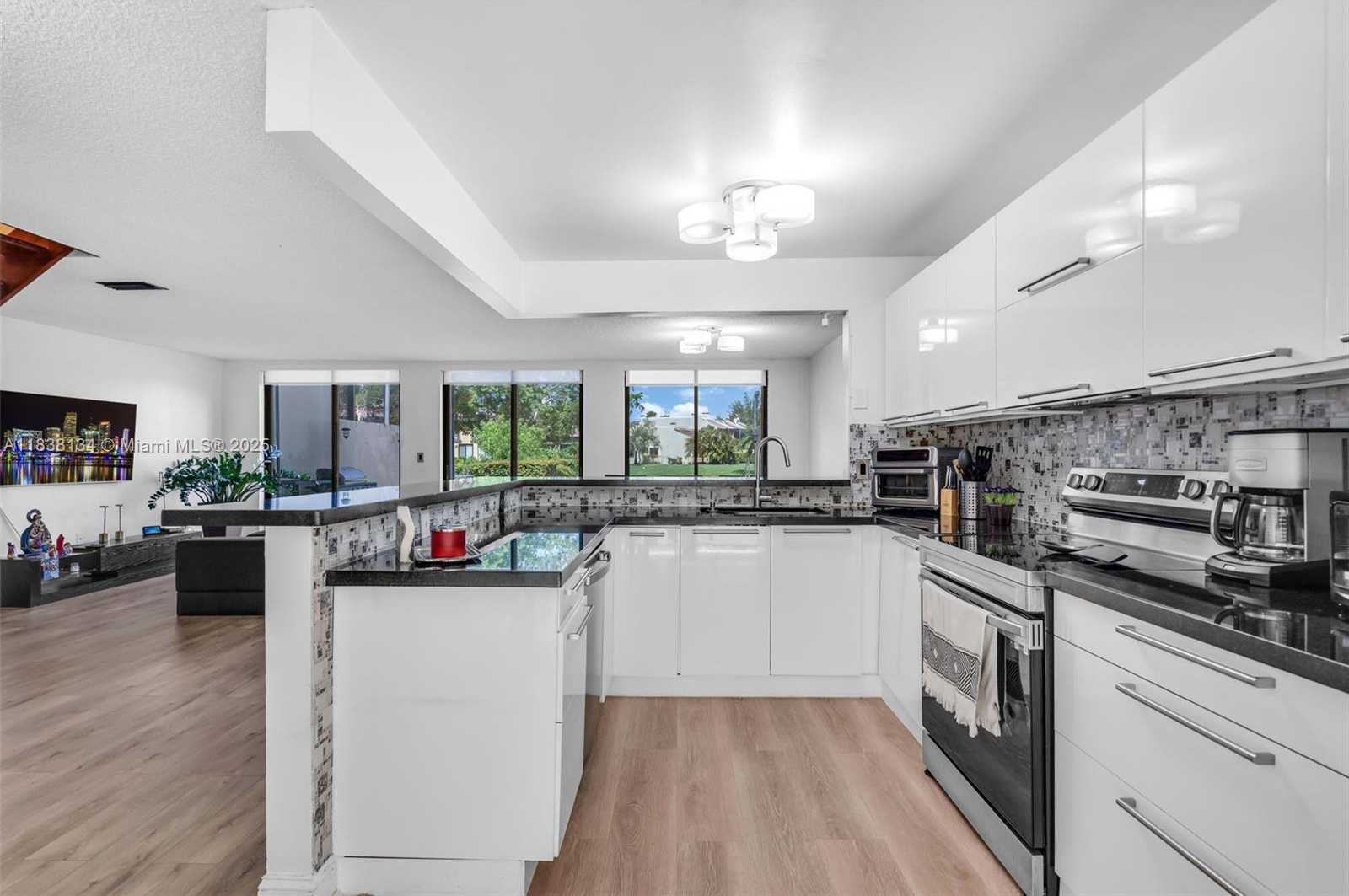 Small Image of 9931 COSTA DEL SOL BLVD #F-107, Doral Number 13