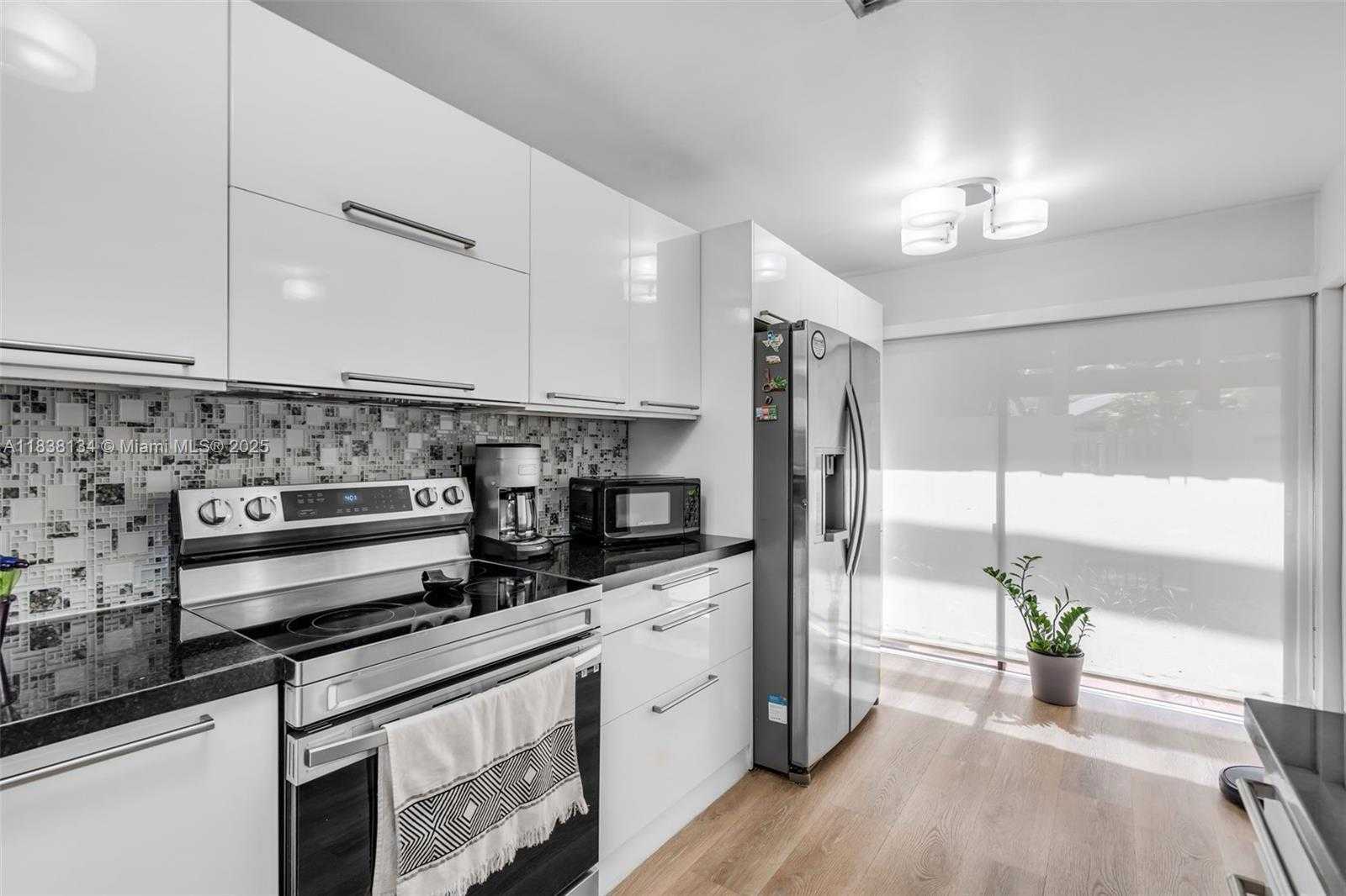 Small Image of 9931 COSTA DEL SOL BLVD #F-107, Doral Number 14