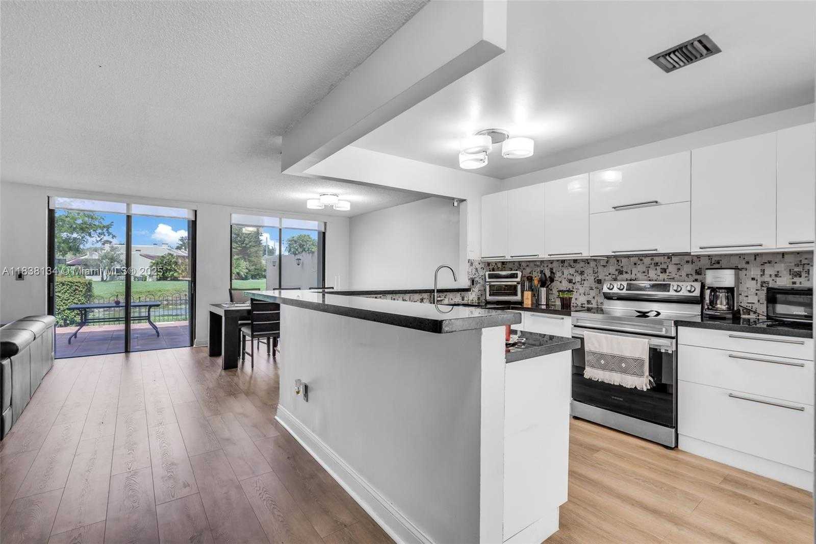 Small Image of 9931 COSTA DEL SOL BLVD #F-107, Doral Number 4