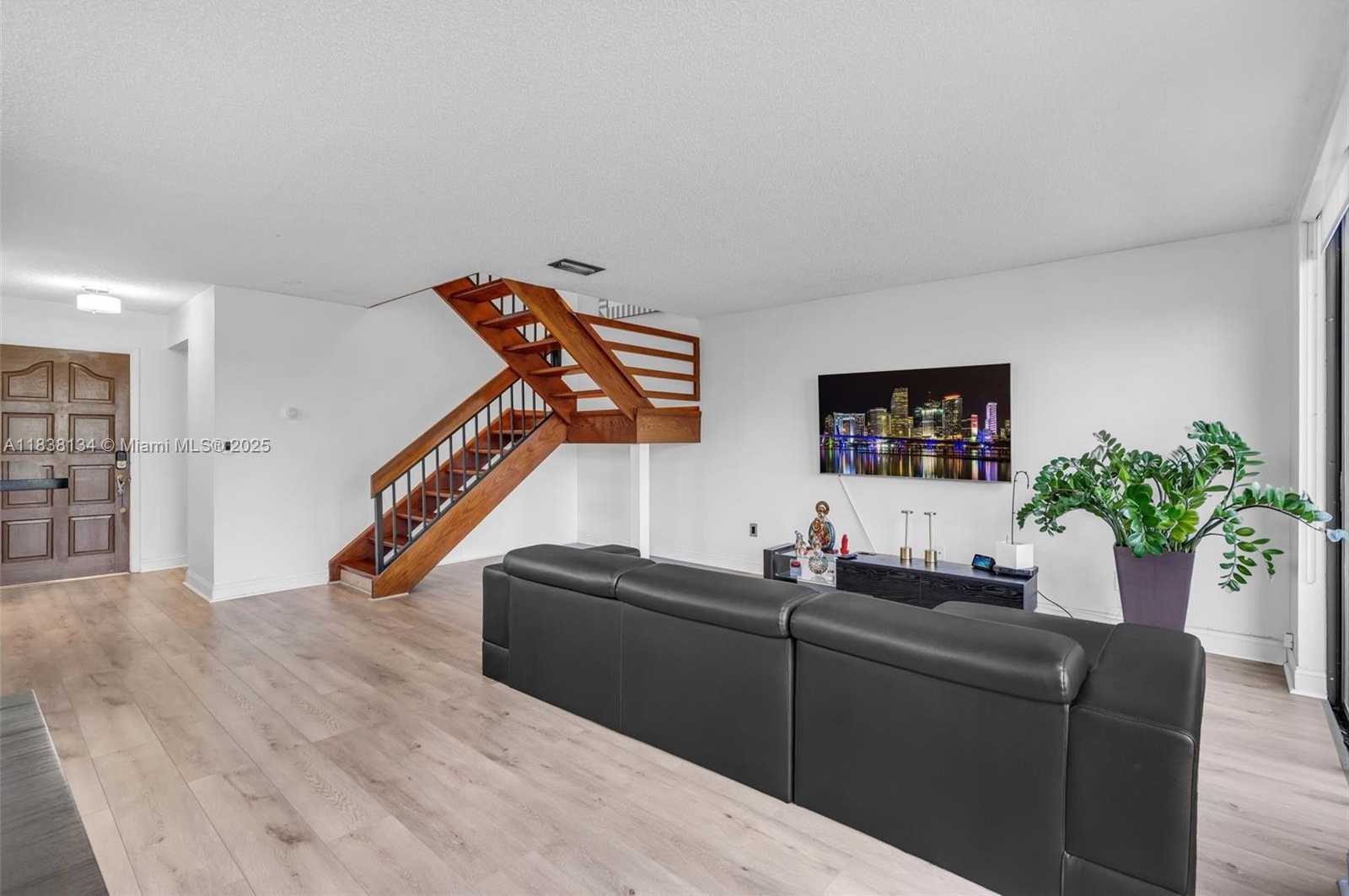 Small Image of 9931 COSTA DEL SOL BLVD #F-107, Doral Number 6