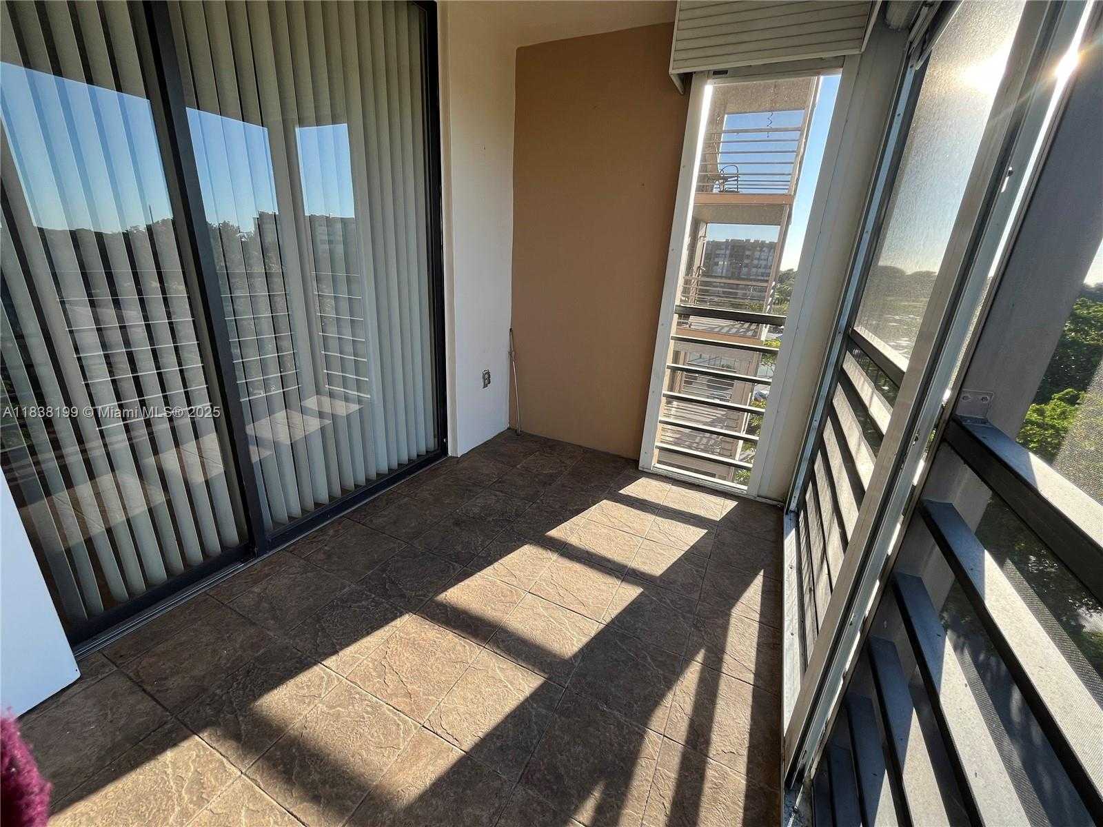 Small Image of 1300 SAINT CHARLES PL #613, Pembroke Pines Number 14