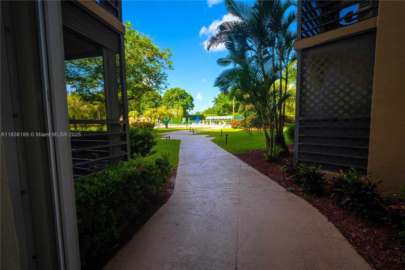 Small Image of 1300 SAINT CHARLES PL #613, Pembroke Pines Number 24