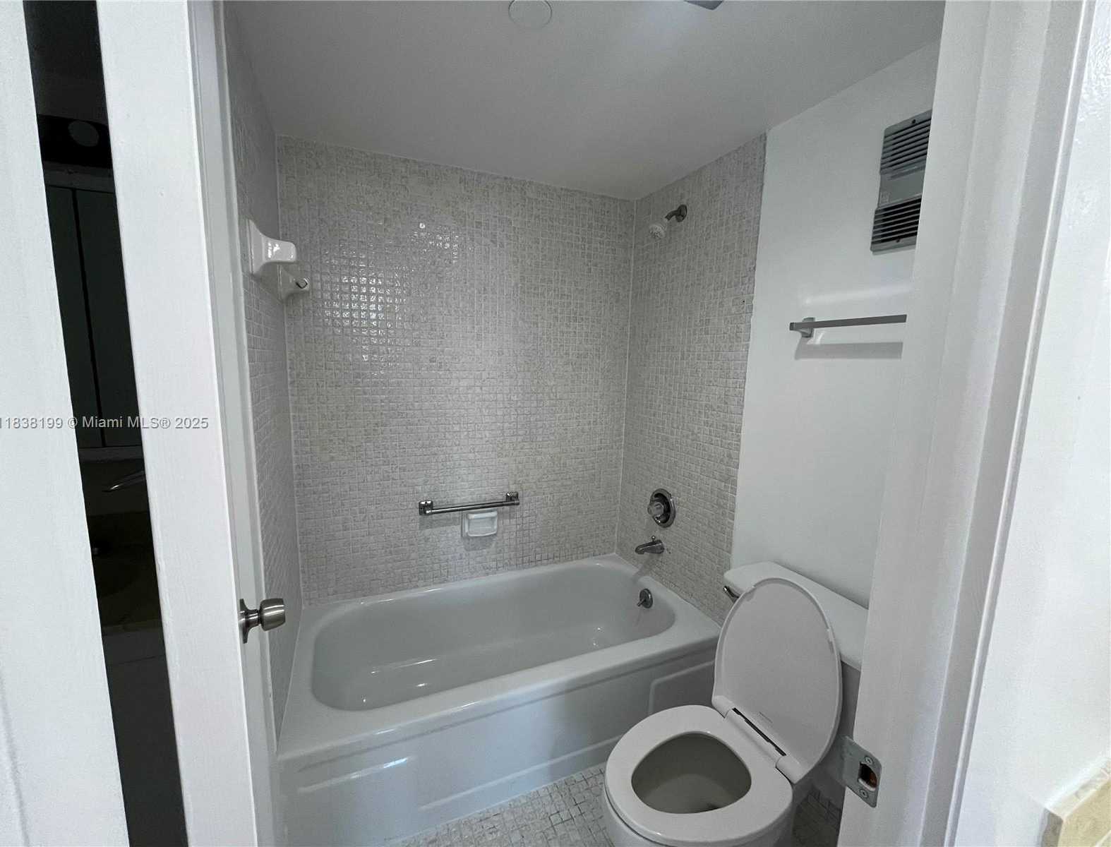 Small Image of 1300 SAINT CHARLES PL #613, Pembroke Pines Number 9