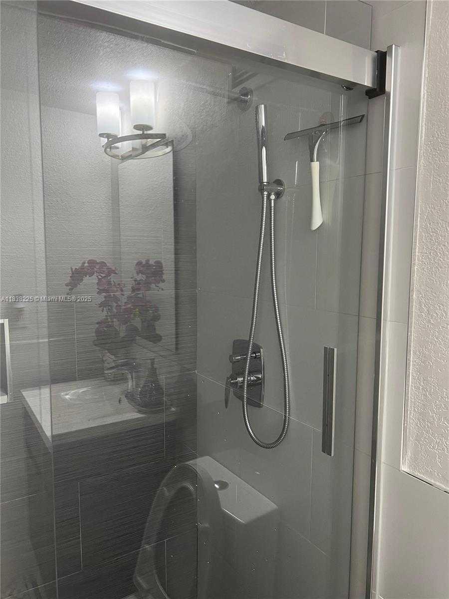 Small Image of 2501 SOUTH OSEAN DR #532, Hollywood Number 5