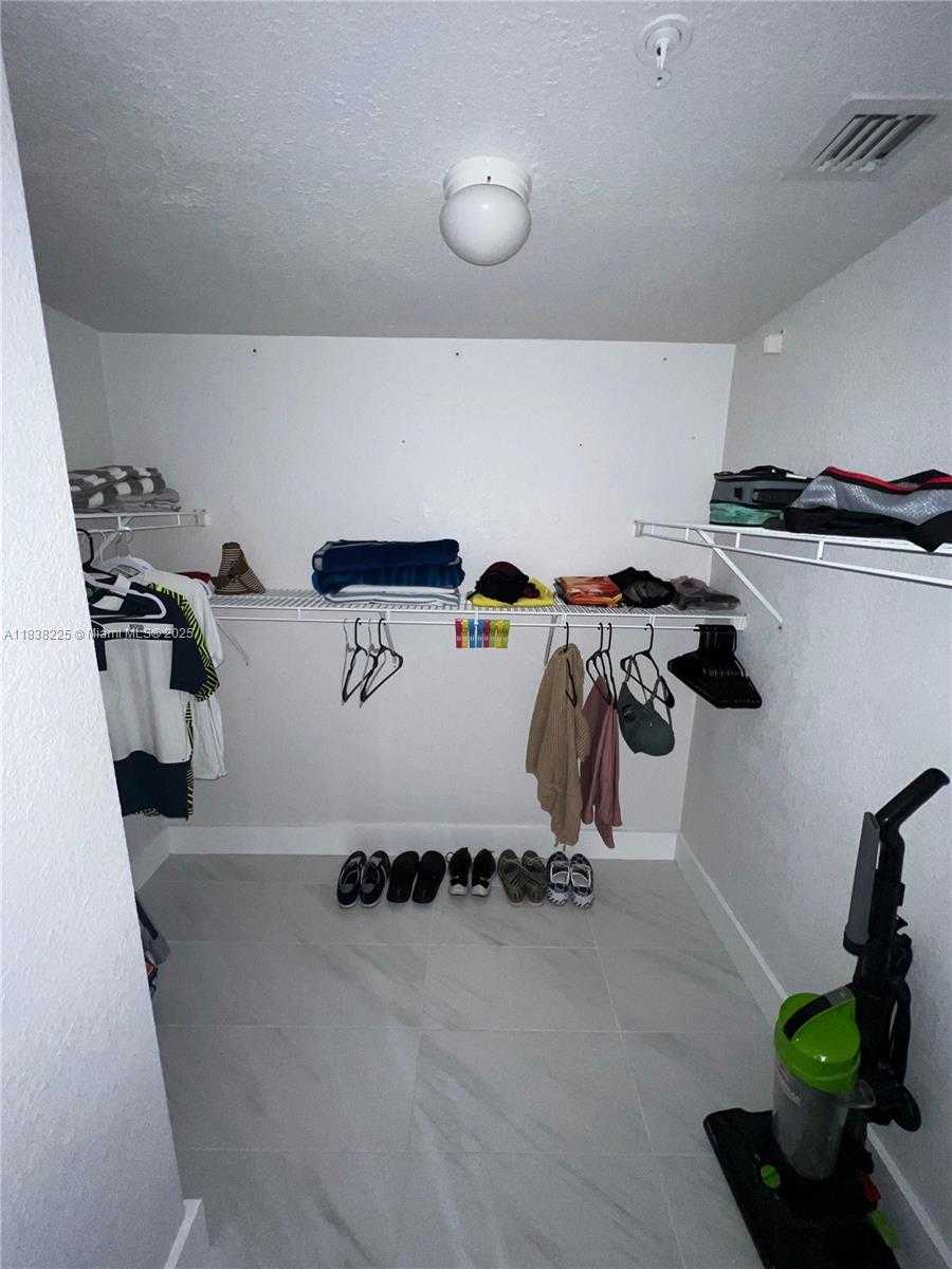 Small Image of 2501 SOUTH OSEAN DR #532, Hollywood Number 9