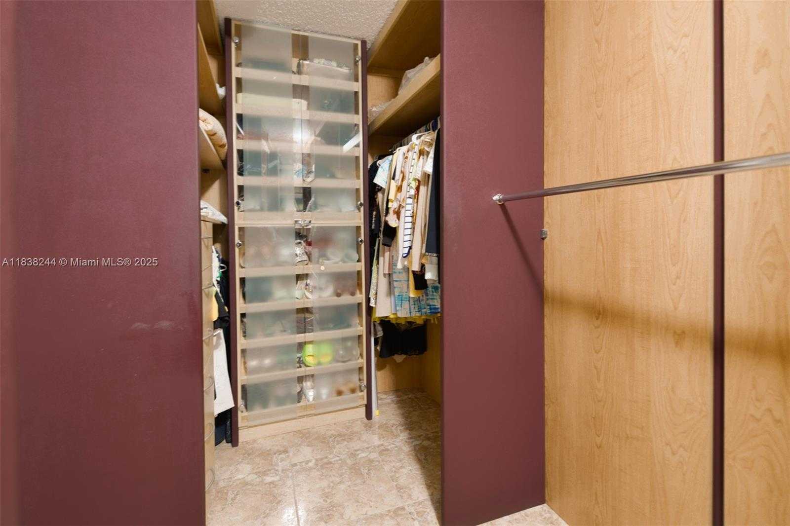 Small Image of 2751 SOUTH OCEAN DR #1707S, Hollywood Number 24