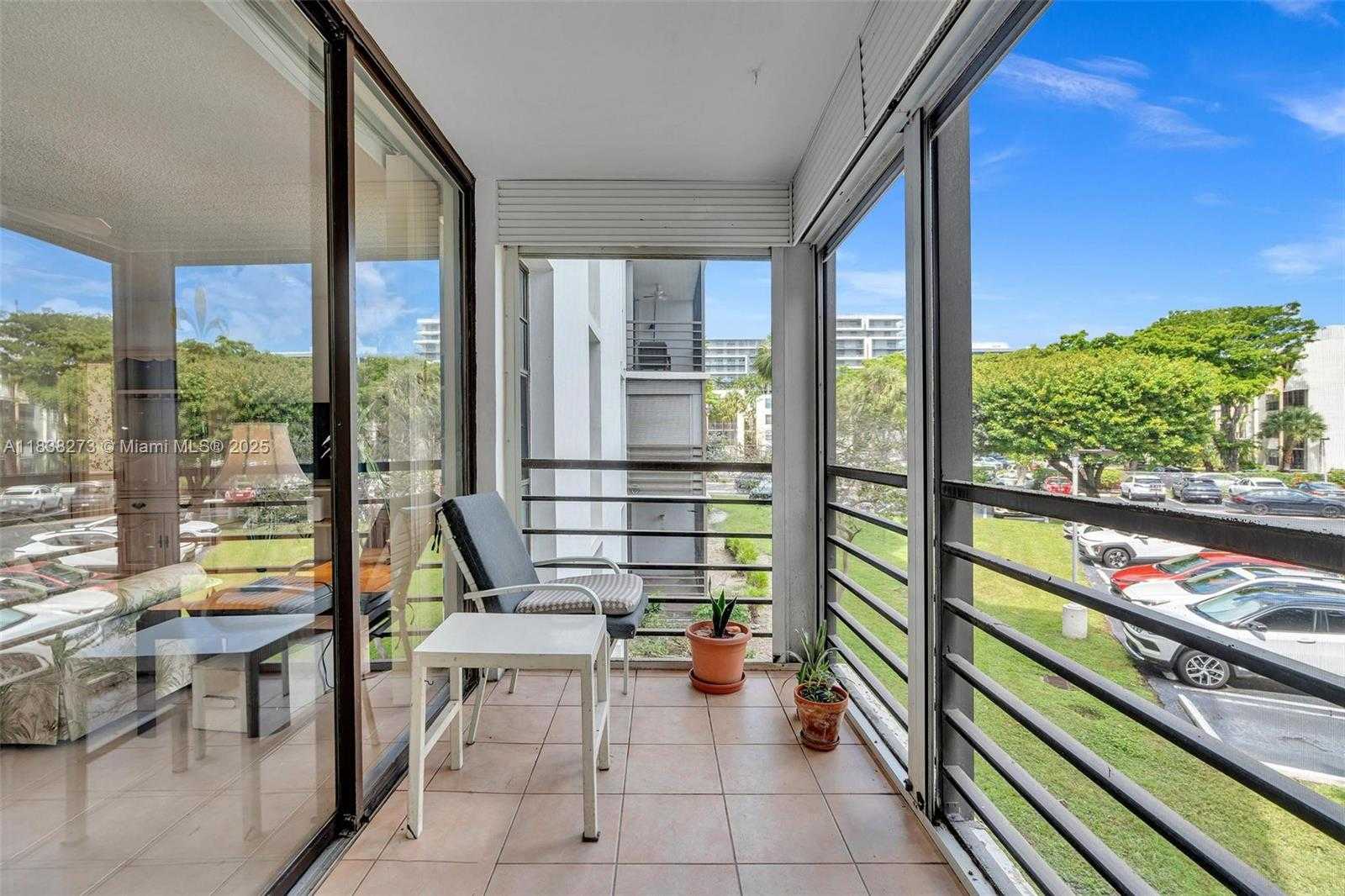 Small Image of 20400 NORTH EAST COUNTRY CLUB DR #215, Aventura Number 11