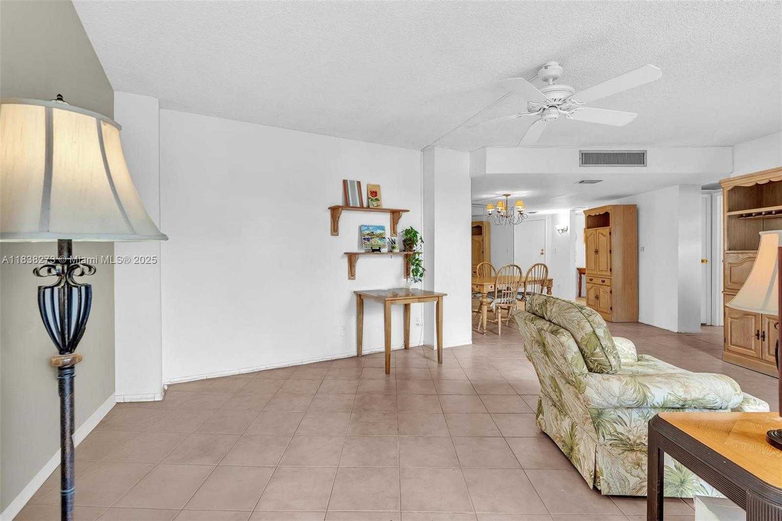 Small Image of 20400 NORTH EAST COUNTRY CLUB DR #215, Aventura Number 13