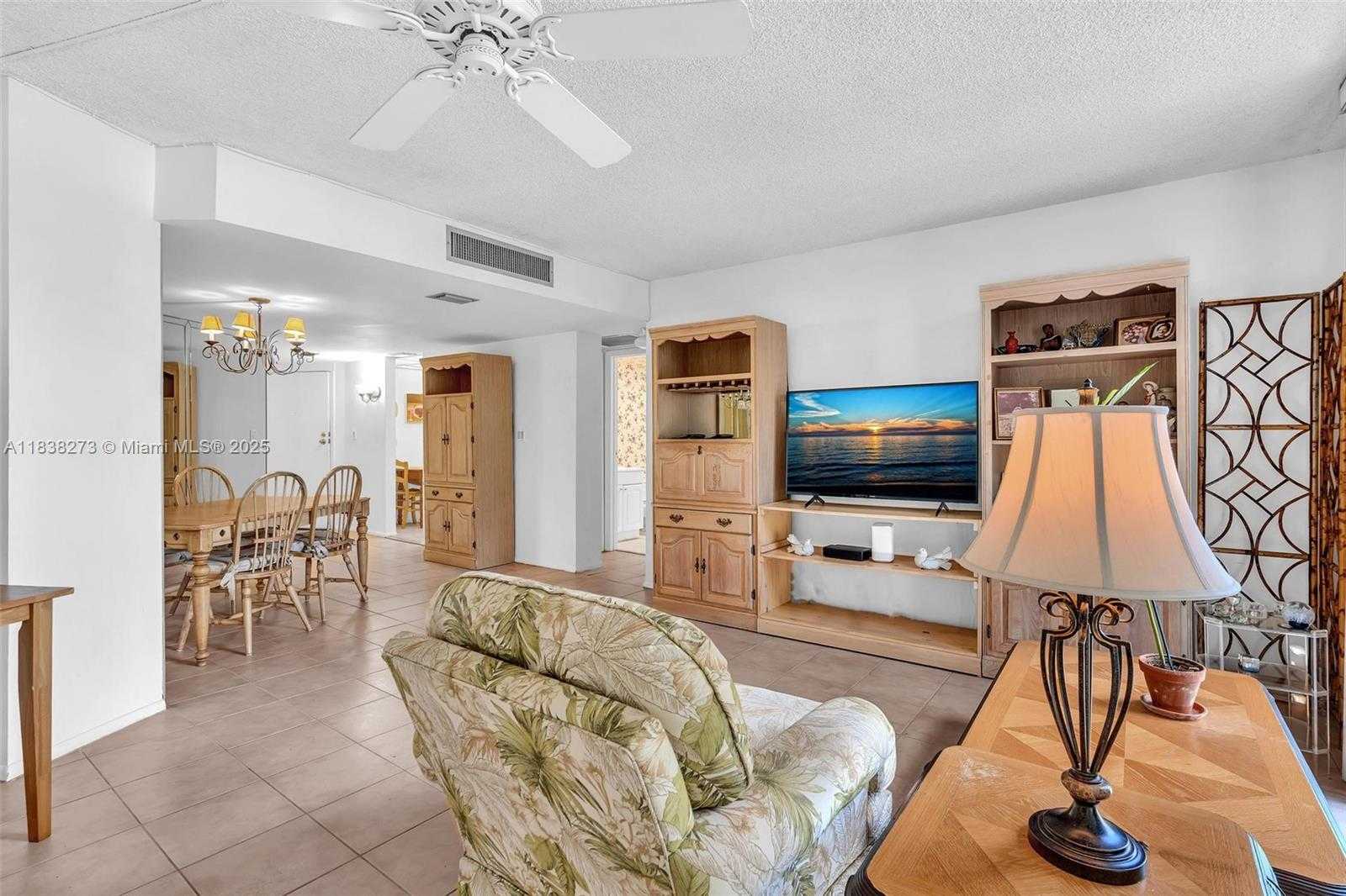 Small Image of 20400 NORTH EAST COUNTRY CLUB DR #215, Aventura Number 14