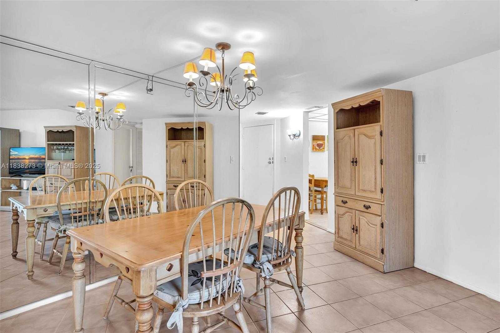 Small Image of 20400 NORTH EAST COUNTRY CLUB DR #215, Aventura Number 16