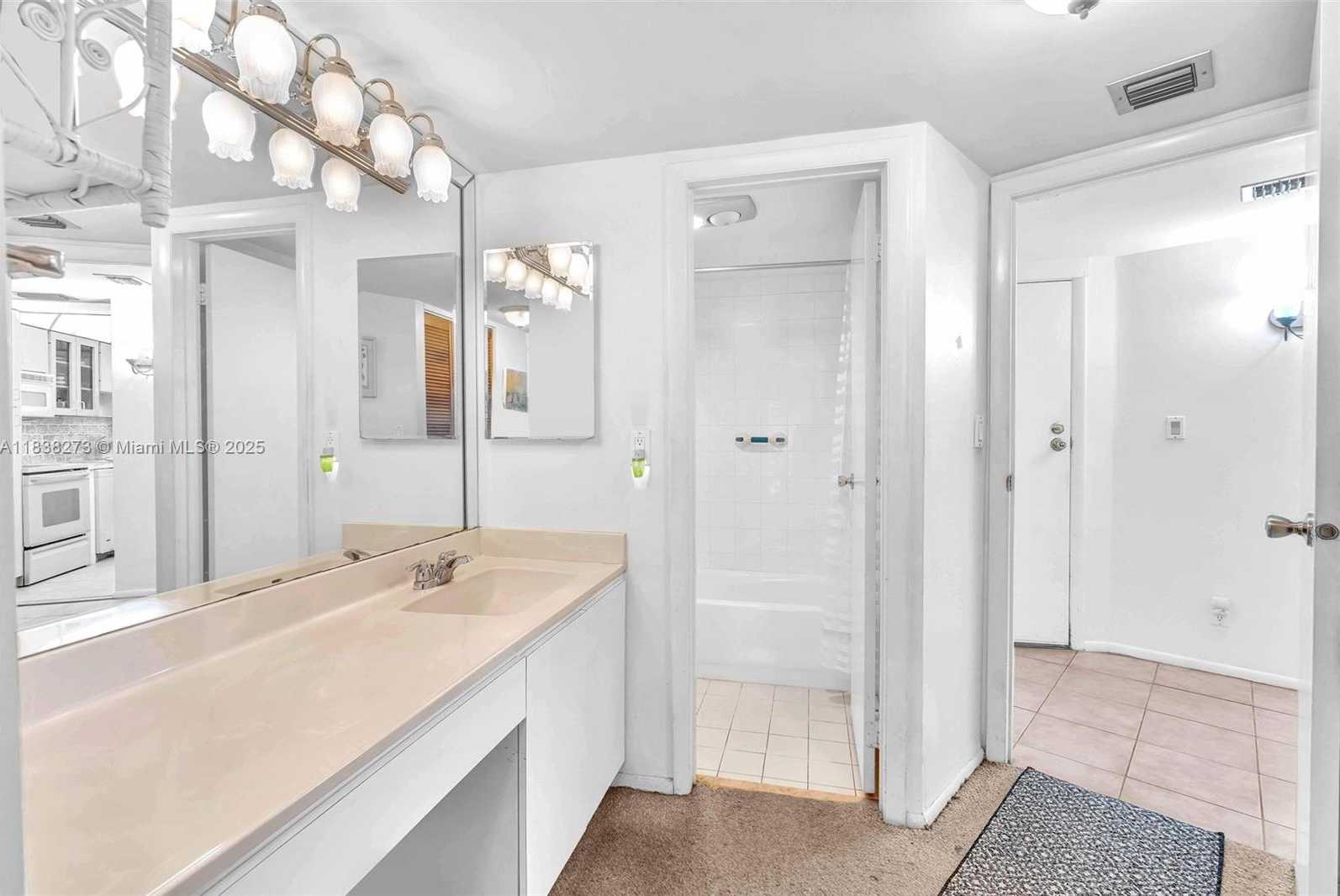 Small Image of 20400 NORTH EAST COUNTRY CLUB DR #215, Aventura Number 23