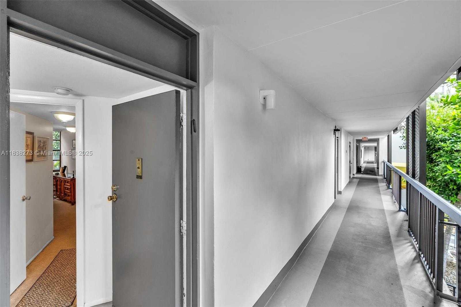 Small Image of 20400 NORTH EAST COUNTRY CLUB DR #215, Aventura Number 27