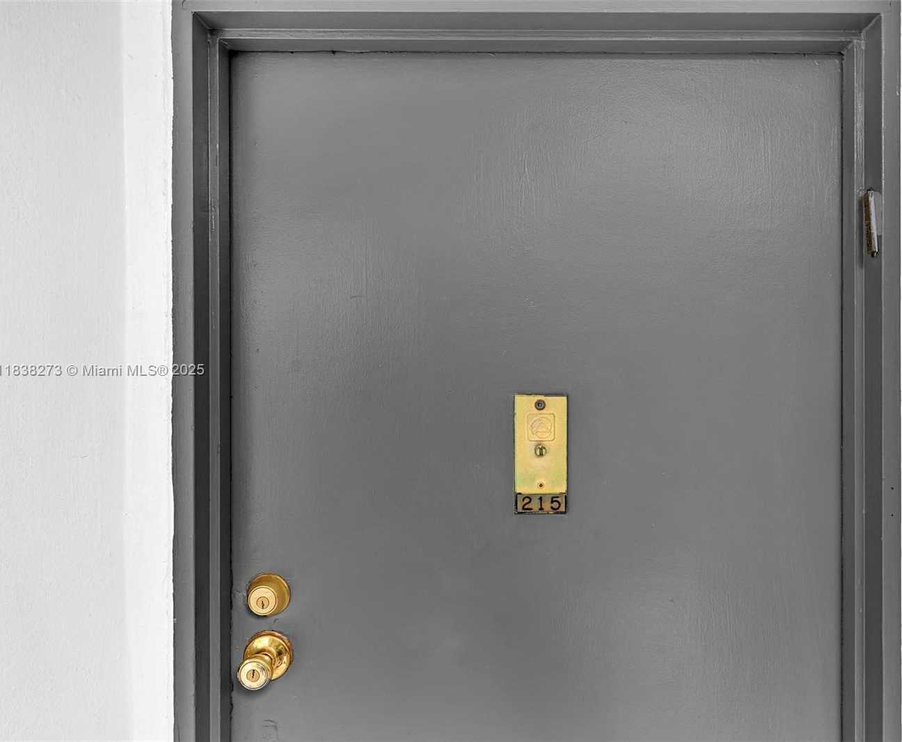 Small Image of 20400 NORTH EAST COUNTRY CLUB DR #215, Aventura Number 29