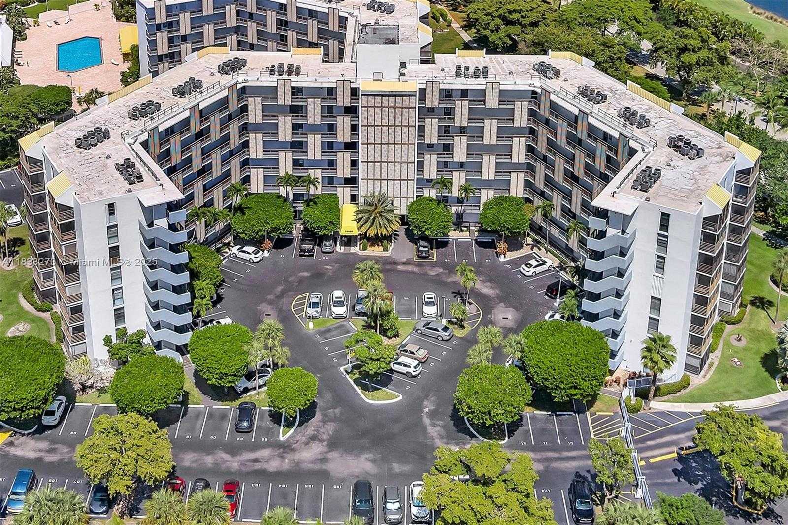 Small Image of 20400 NORTH EAST COUNTRY CLUB DR #215, Aventura Number 36