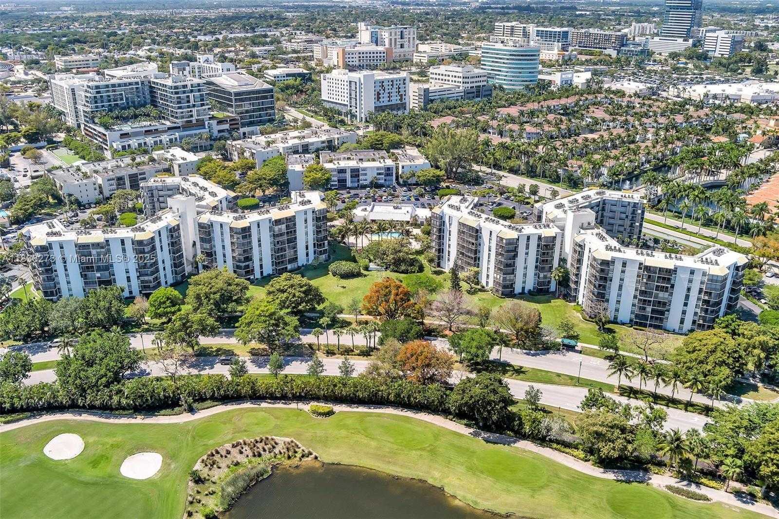 Small Image of 20400 NORTH EAST COUNTRY CLUB DR #215, Aventura Number 38