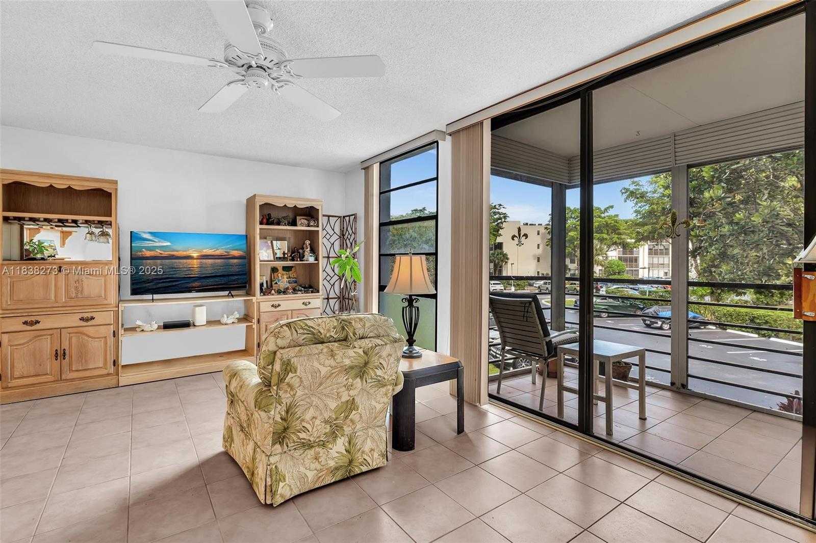 Small Image of 20400 NORTH EAST COUNTRY CLUB DR #215, Aventura Number 8