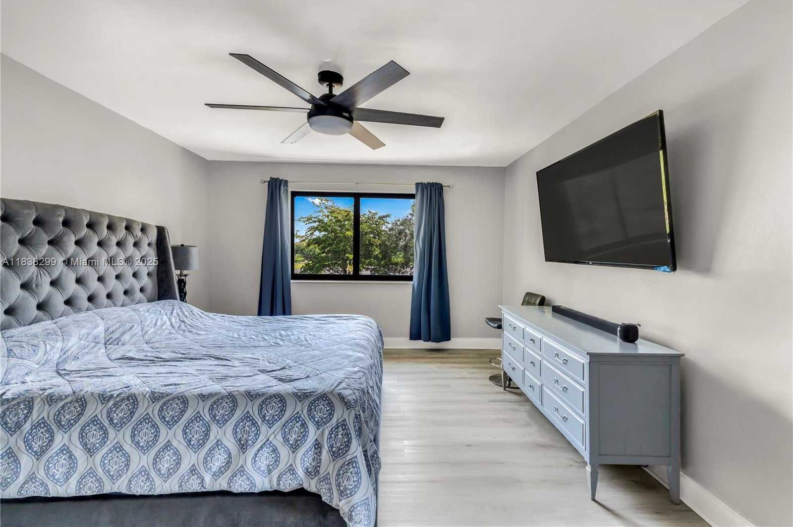 Small Image of 302 LAKEVIEW DR #202, Weston Number 10