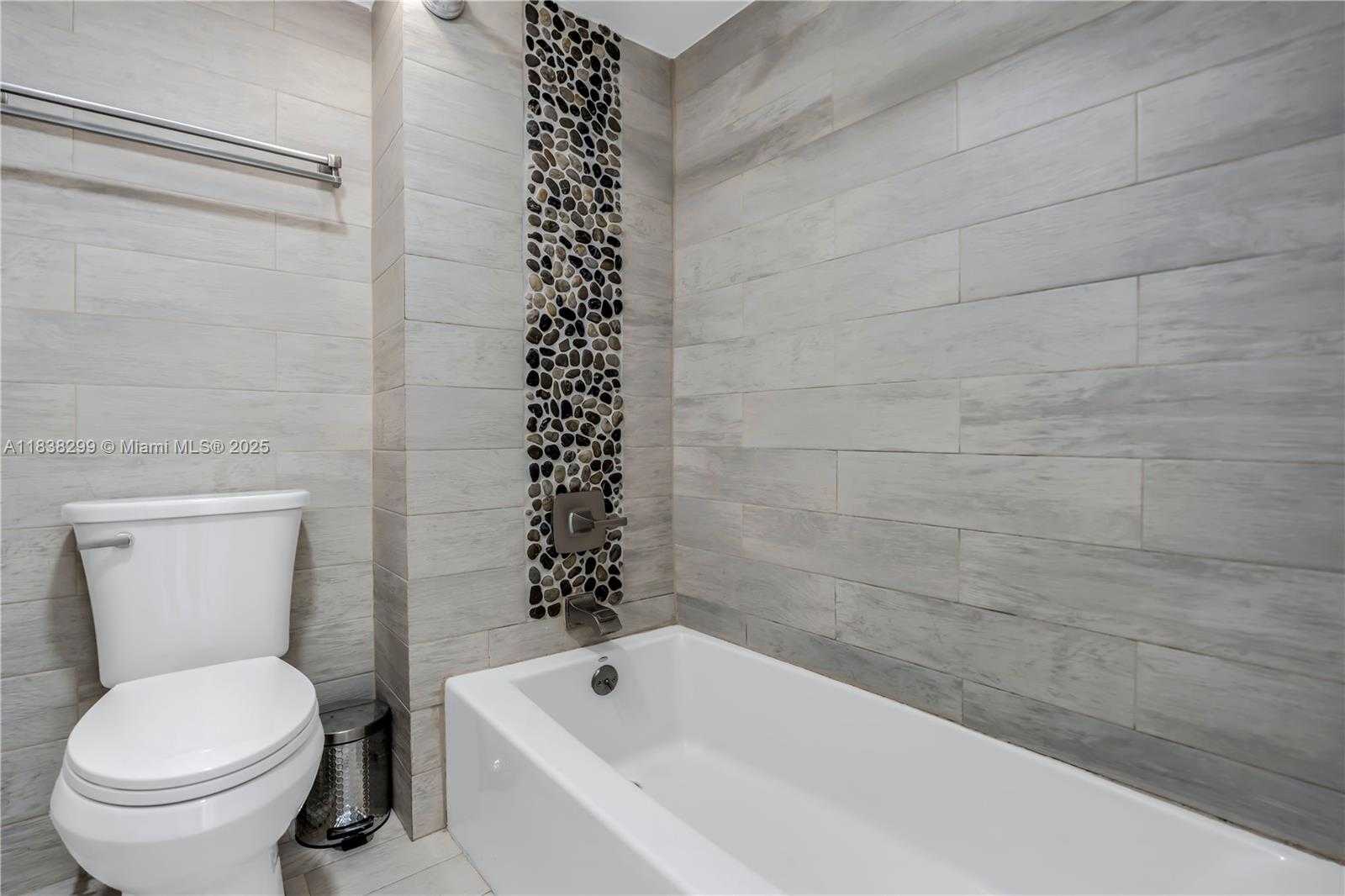 Small Image of 302 LAKEVIEW DR #202, Weston Number 11