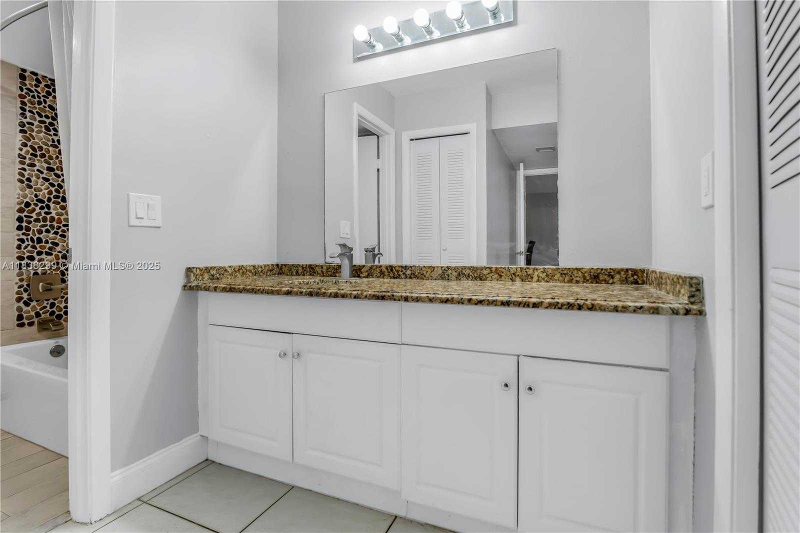 Small Image of 302 LAKEVIEW DR #202, Weston Number 13