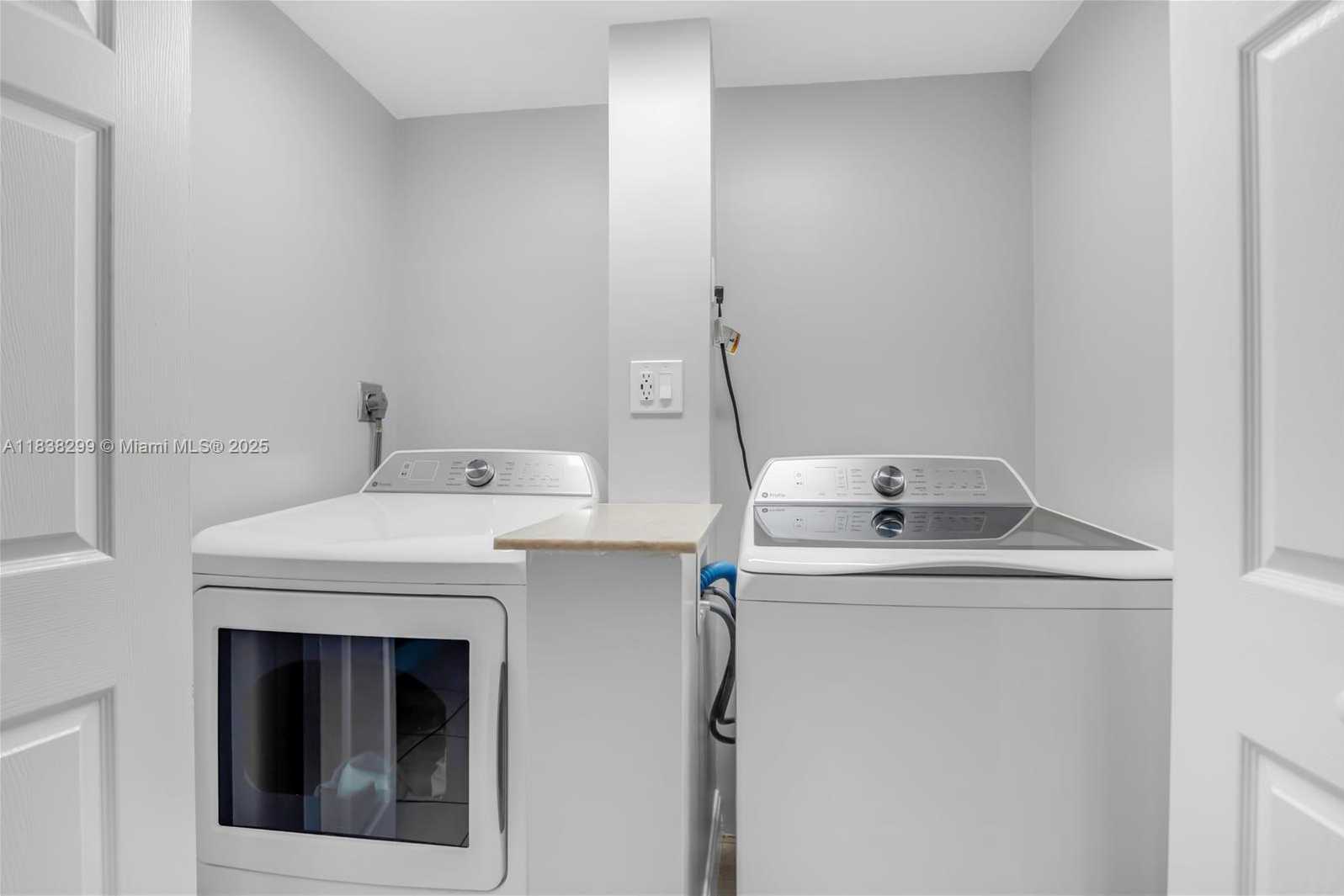 Small Image of 302 LAKEVIEW DR #202, Weston Number 16