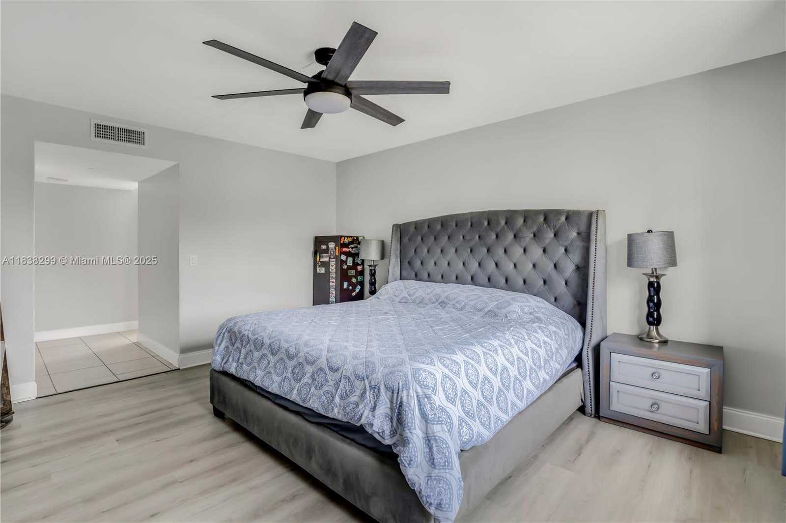 Small Image of 302 LAKEVIEW DR #202, Weston Number 21