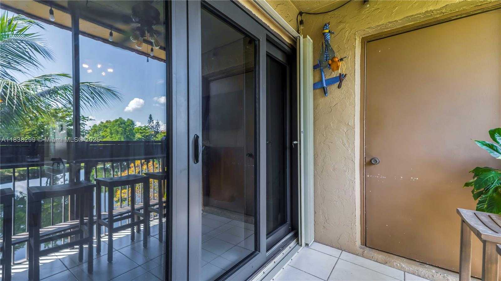 Small Image of 302 LAKEVIEW DR #202, Weston Number 26