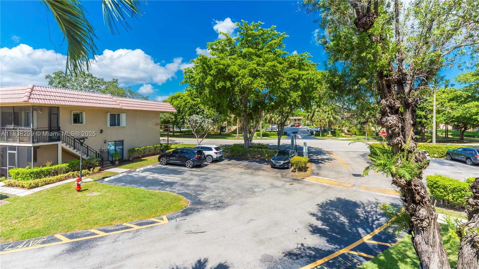 Small Image of 302 LAKEVIEW DR #202, Weston Number 29